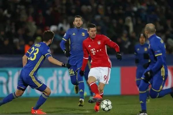 更展现了湖 更展现了湖